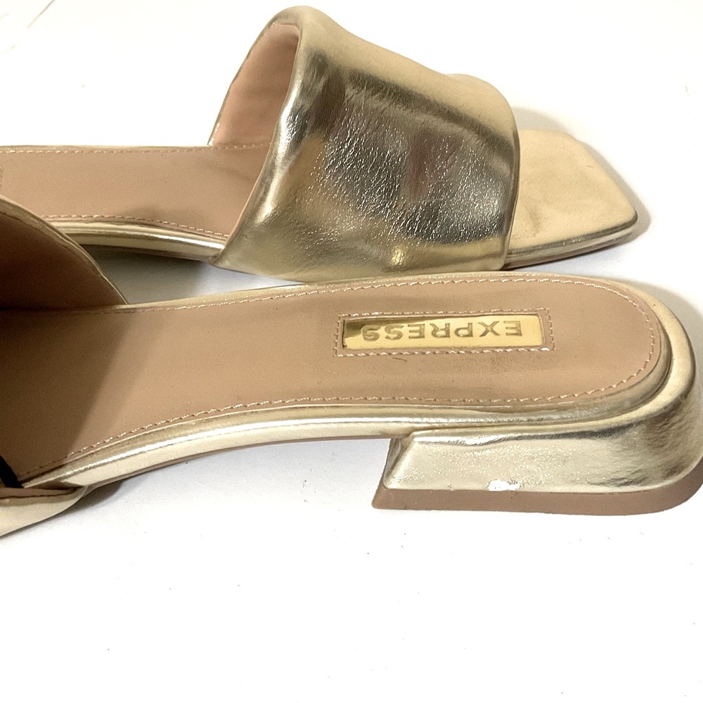 EXPRESS Metallic Gold Thick Strap Flat Sandals 8 - Picture 8 of 11